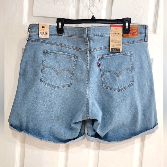 Levis mid rise Shorts (size 20) - Picture 3 of 6
